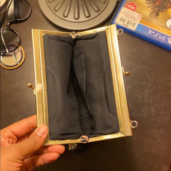 Victorian Purse Embroidered Pattern w/Snake Chain - Picture 2 of 2